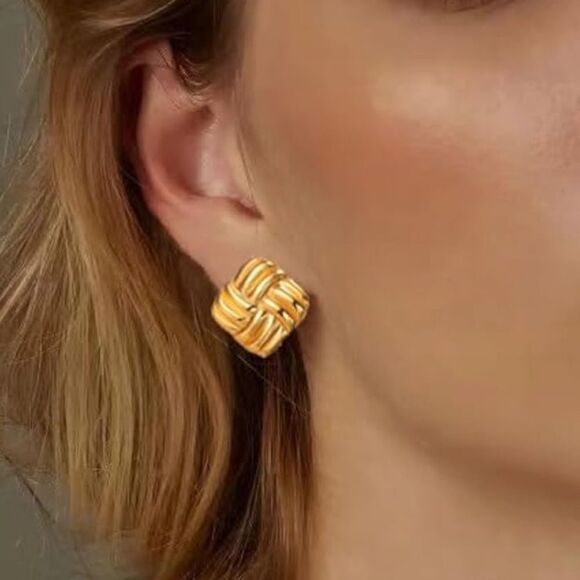 18k Gold Plated Chunky Geo Square Stud Earrings - Picture 3 of 5